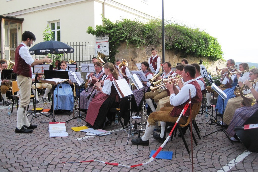 die Weismainer Blasmusik mit ihrem Dirigenten Johannes Haaf